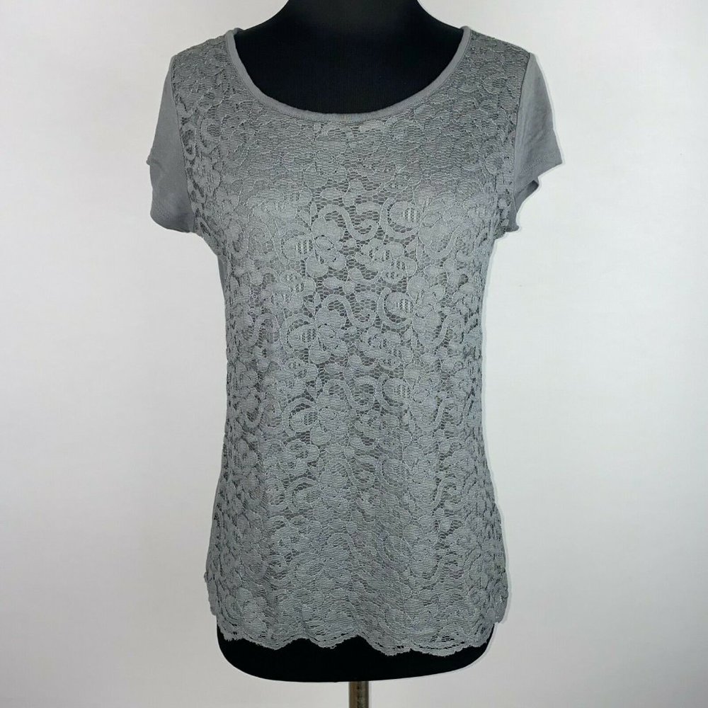 New York & Company S Lace Accented Top Short Sleeve Partial Zip Back Scallop Hem
